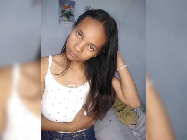 Sarah-71 live cam on BongaCams
