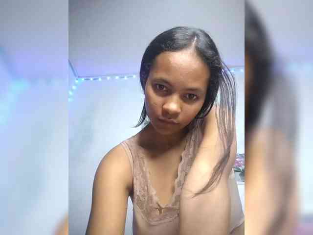 Sarah-71 webcam