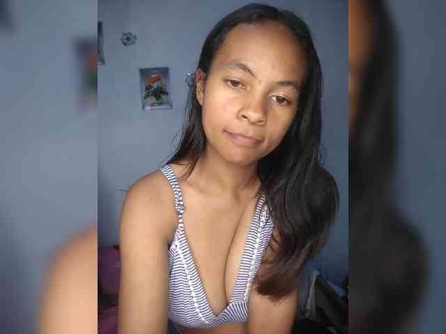 Sarah-71 webcam