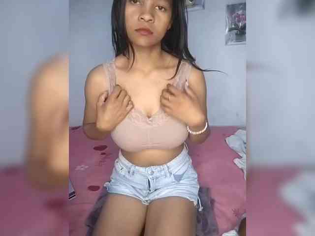 Sarah-71 webcam