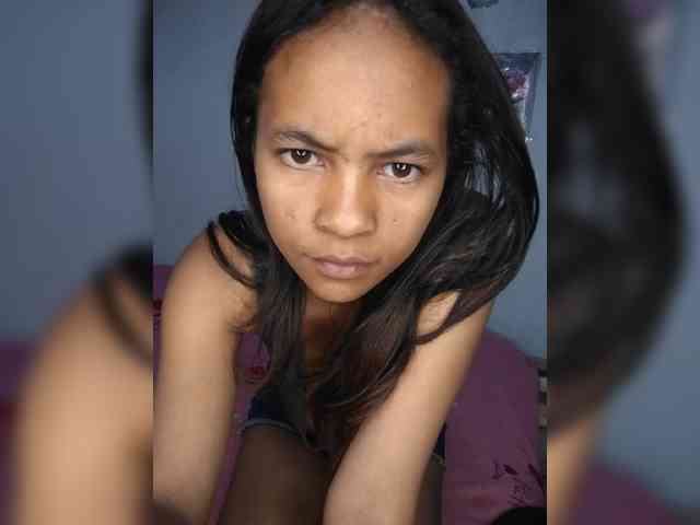 Sarah-71 webcam