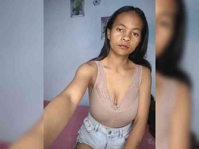Model: Sarah-71