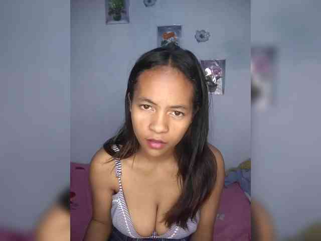 Sarah-71 webcam