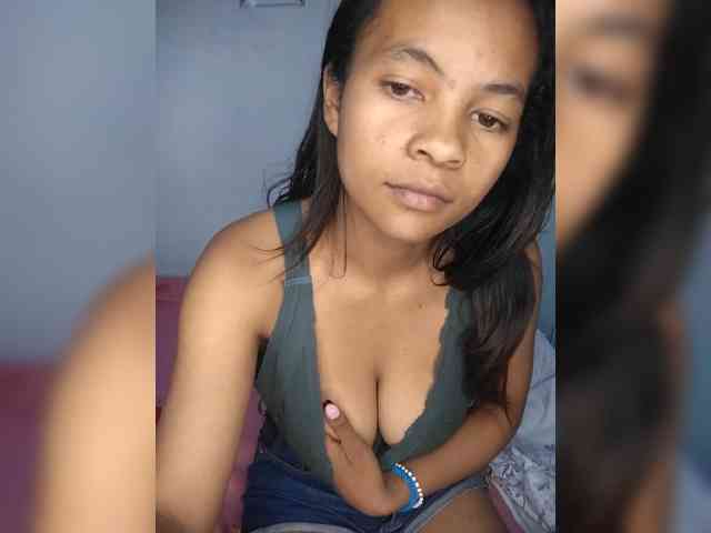 Sarah-71 webcam