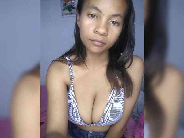 Sarah-71 webcam