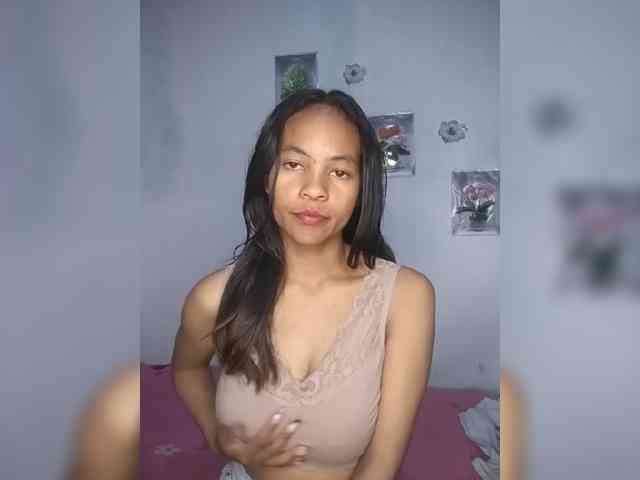 Sarah-71 webcam