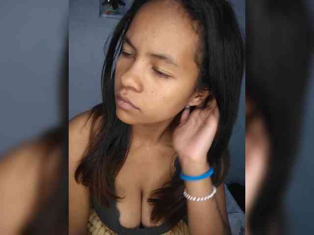 Sarah-71 webcam
