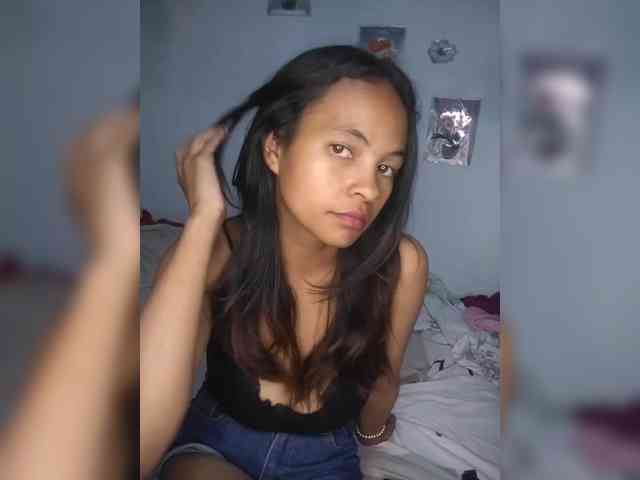 Sarah-71 webcam