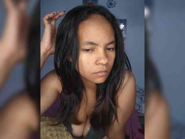 Sarah-71 webcam