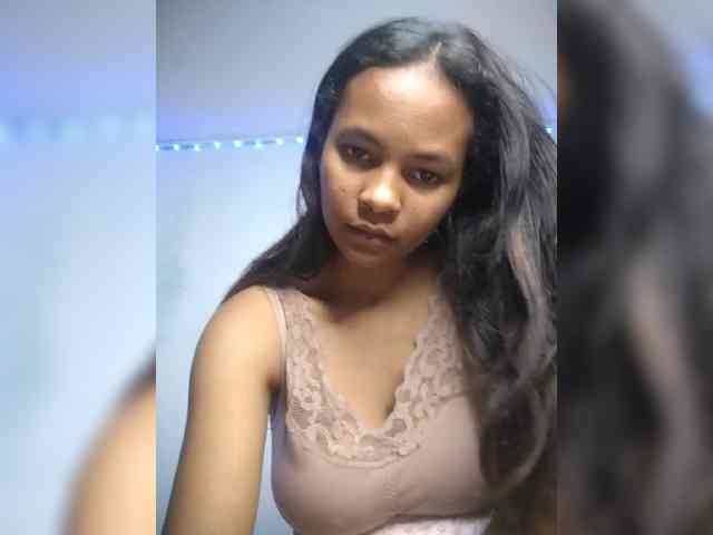 Sarah-71 webcam