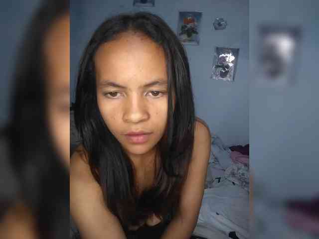 Sarah-71 webcam