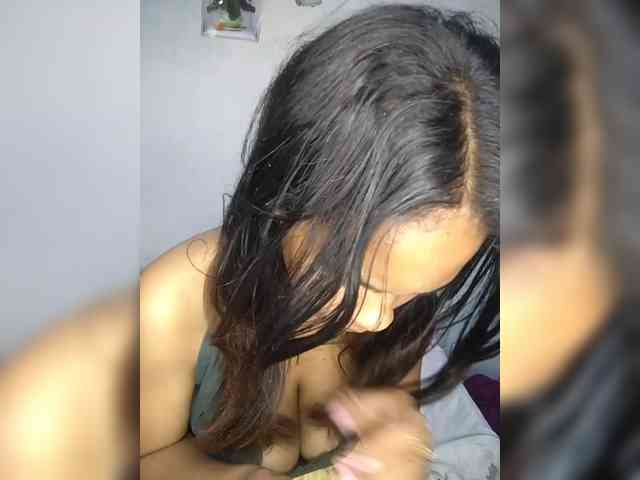 Sarah-71 webcam