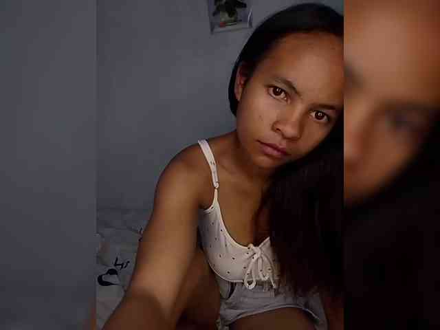 Model: Sarah-71