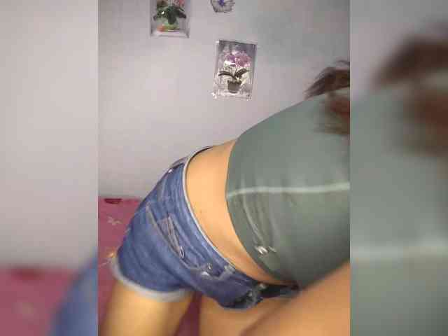 Sarah-71 webcam
