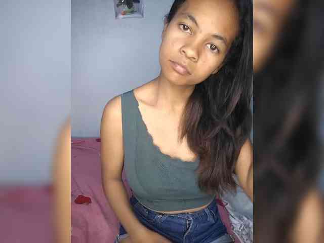 Sarah-71 webcam