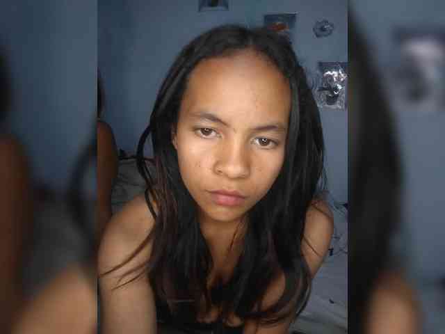 Sarah-71 webcam