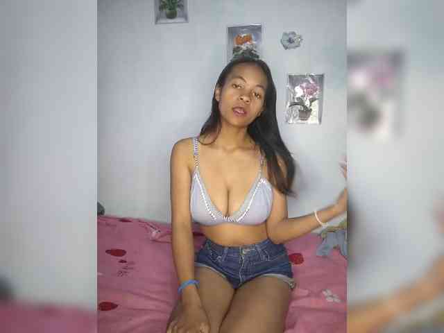 Sarah-71 webcam