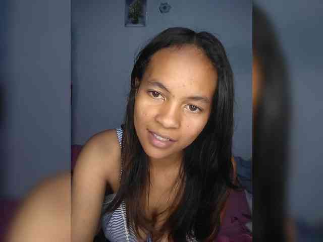Sarah-71 webcam