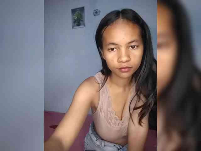 Model: Sarah-71
