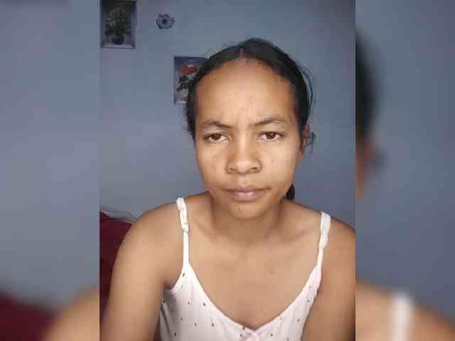 Sarah-71 webcam