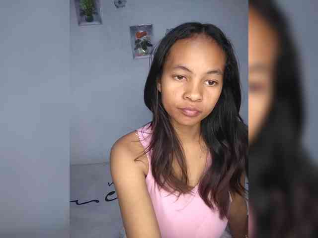 Sarah-71 webcam