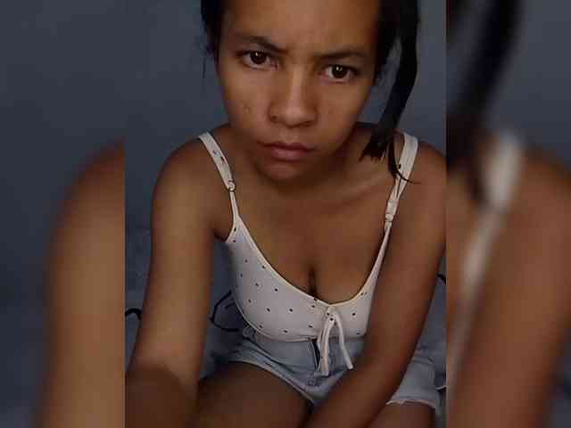 Model: Sarah-71