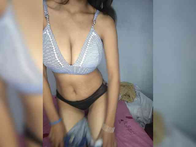 Sarah-71 webcam