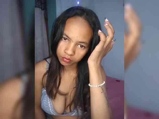 Sarah-71 webcam