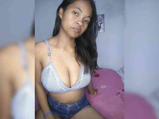 Sarah-71 webcam