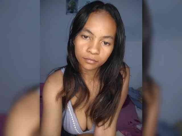 Sarah-71 webcam