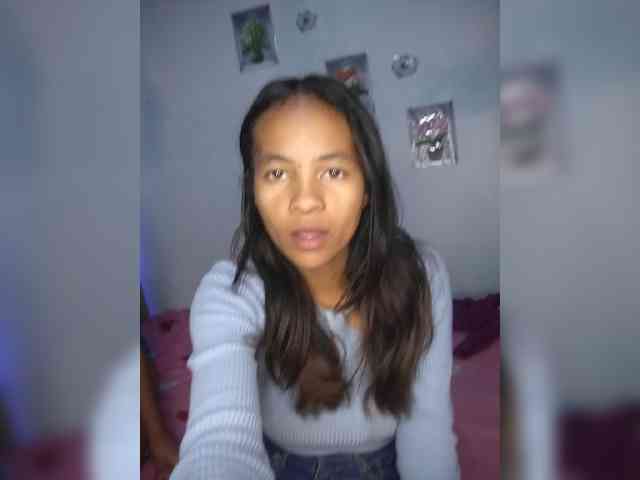 Sarah-71 webcam
