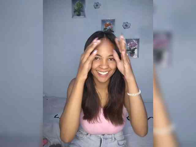 Sarah-71 webcam