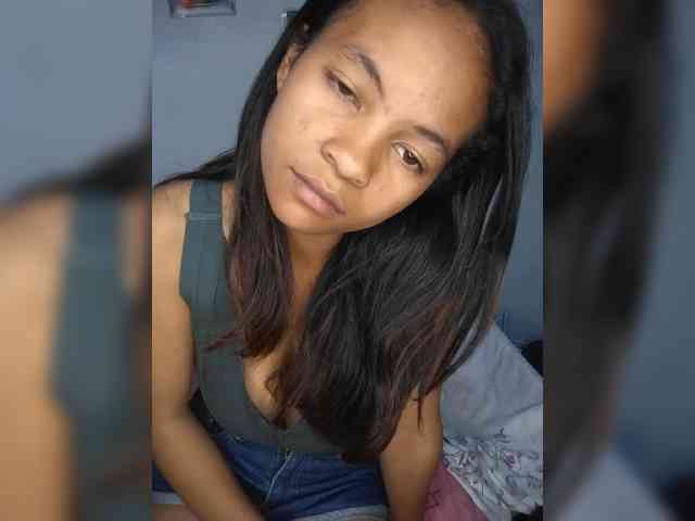 Sarah-71 webcam