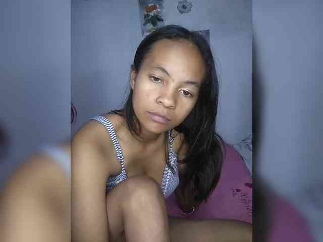 Sarah-71 webcam