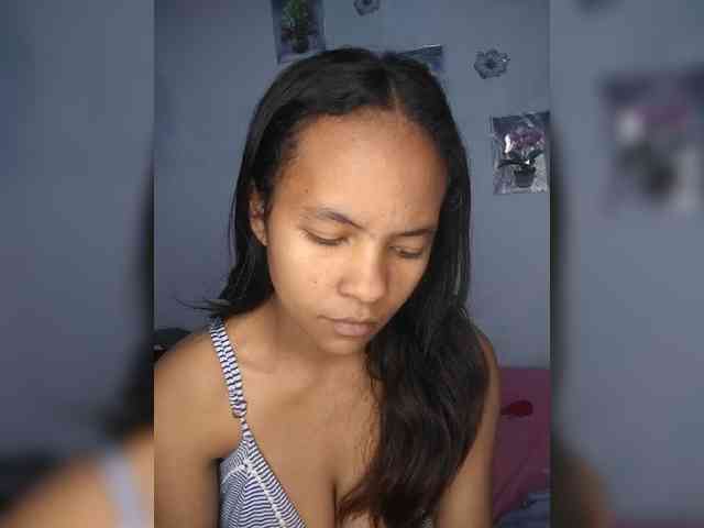 Sarah-71 webcam