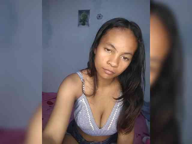 Sarah-71 webcam