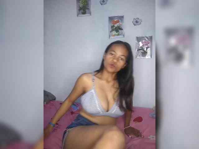 Sarah-71 webcam