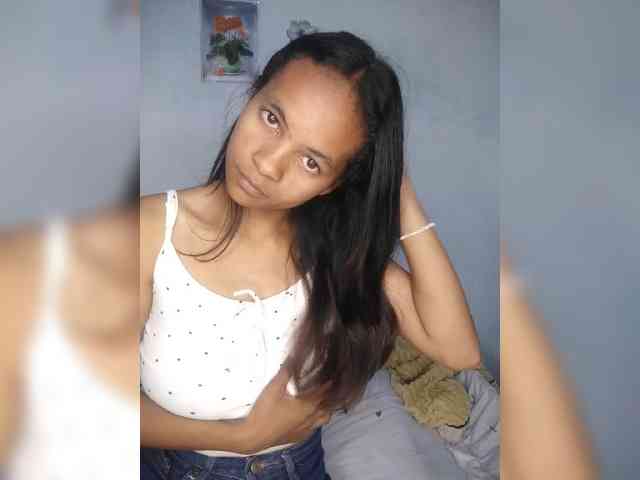 Sarah-71 webcam