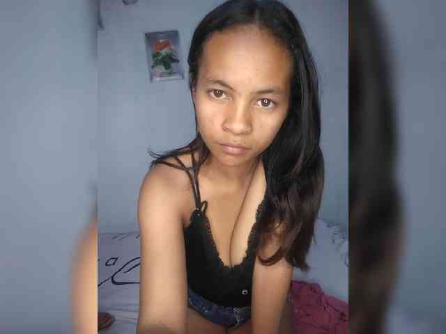 Sarah-71 webcam