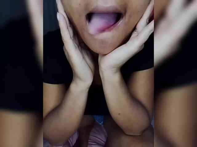 Sarah-71 webcam