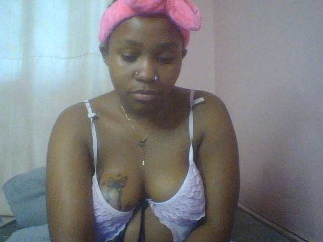 Evee live cam on BongaCams
