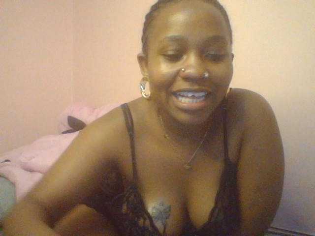 Evee live cam on BongaCams