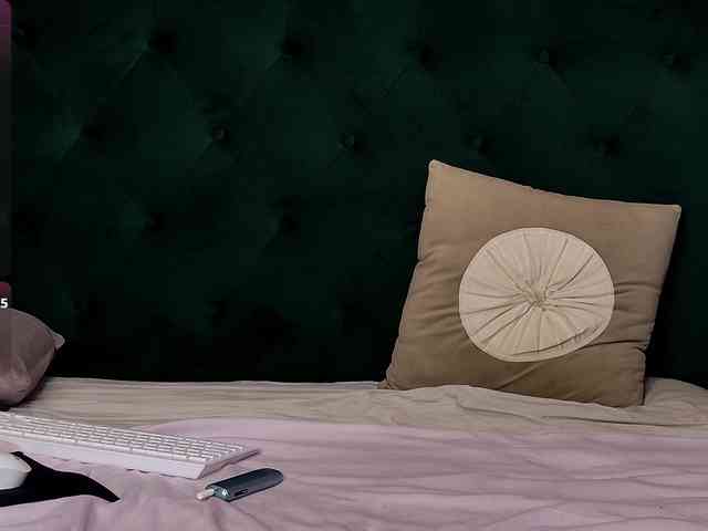 NixiRose webcam