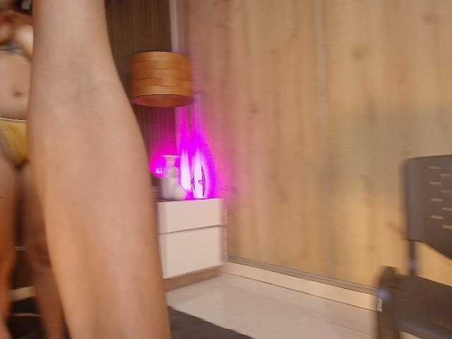 LatinsSquirting live cam on BongaCams