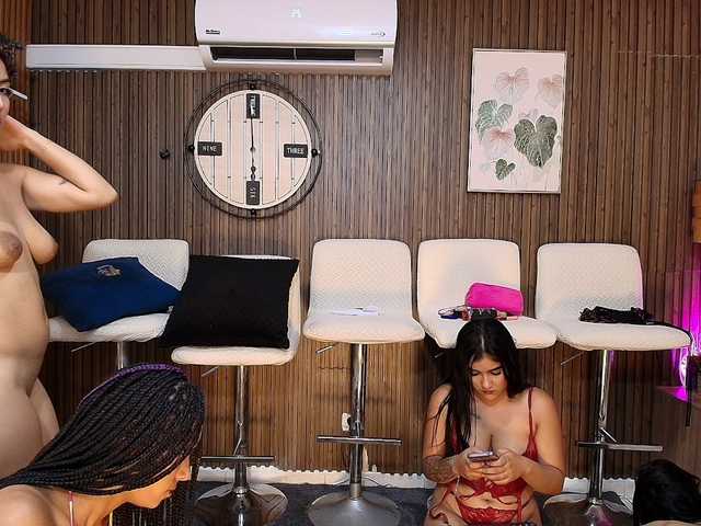 LatinsSquirting live cam on BongaCams