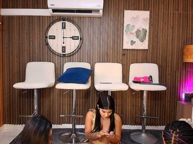 LatinsSquirting live cam on BongaCams