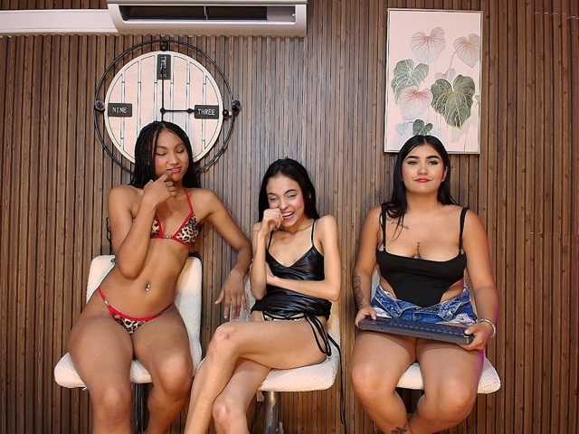LatinsSquirting live cam preview