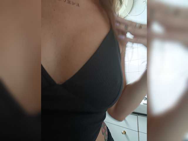 VenusInkNoir live cam on BongaCams