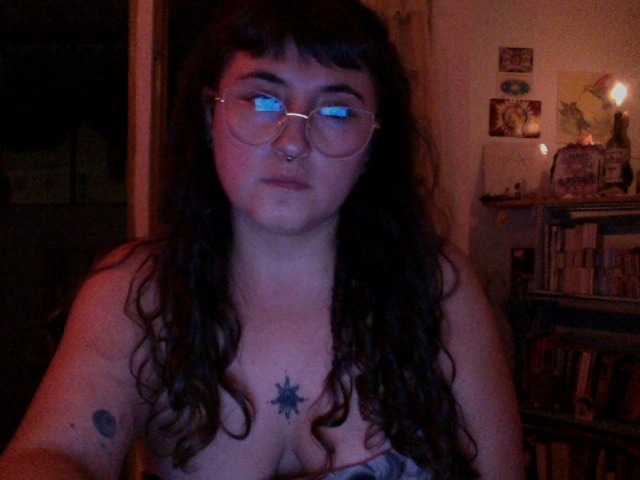 AlmaVolcan88 live cam on BongaCams
