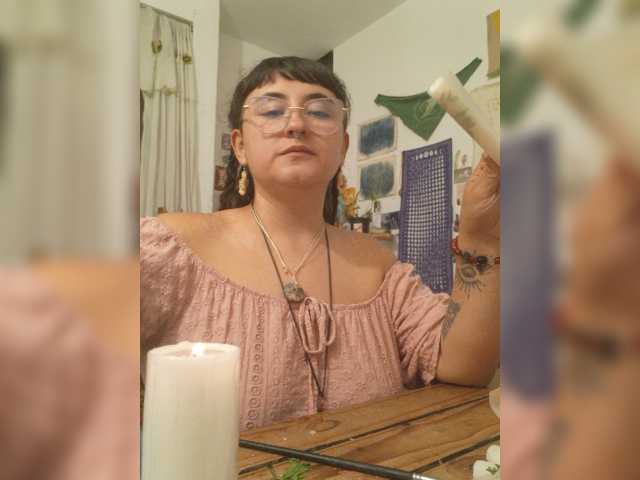 AlmaVolcan88 live cam on BongaCams